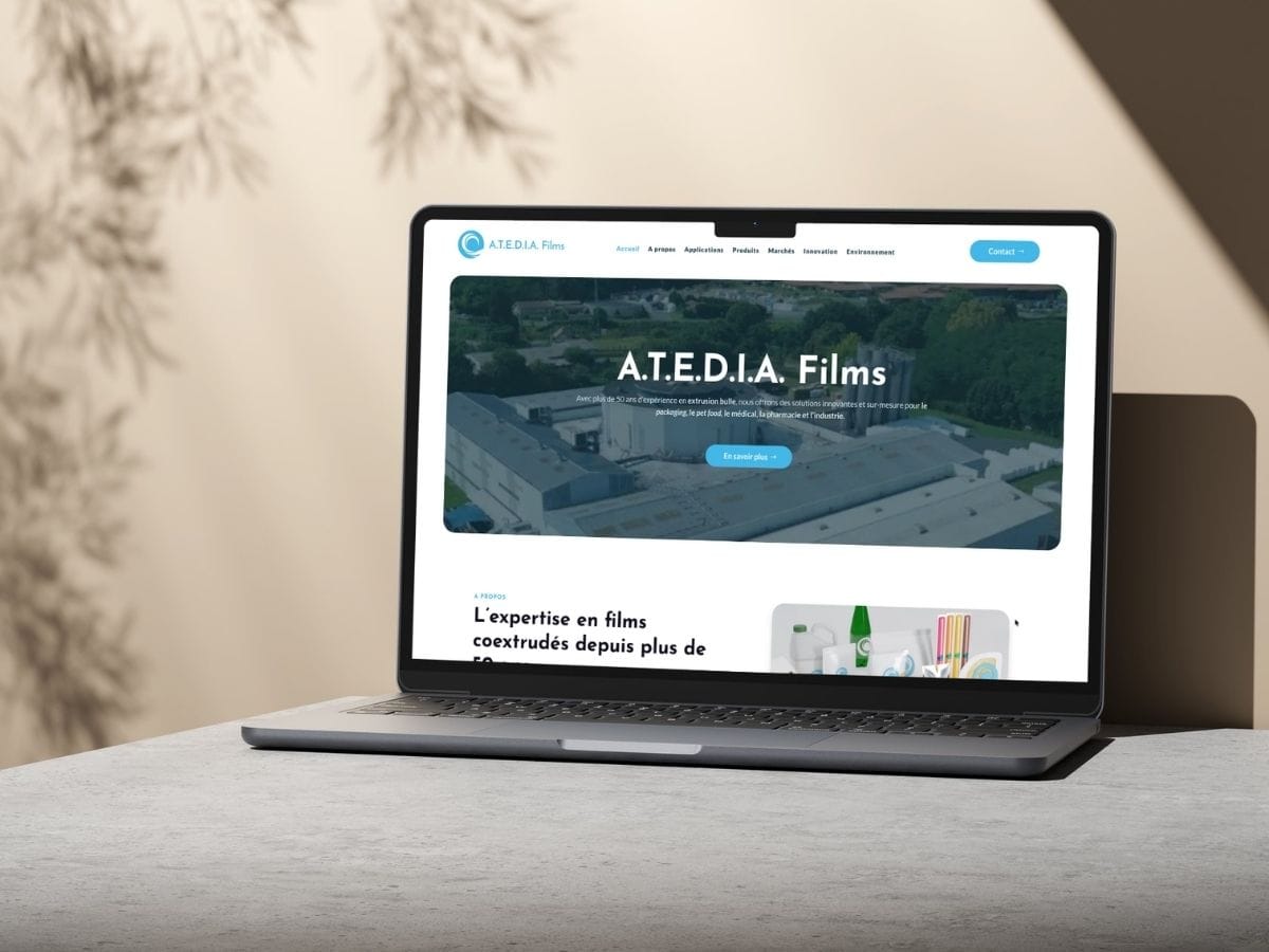 1 Ordinateur portable affichant site internet A.T.E.D.I.A. Films